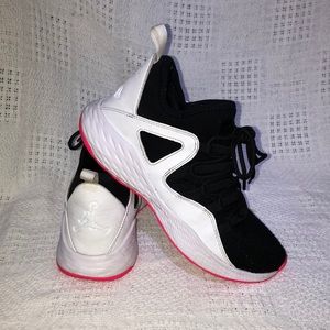 NIKE AIR JORDAN BLACK HYPER PINK SIZE 6